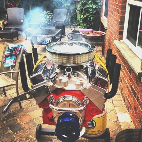 Hot Rod V8 Grill Barbecue