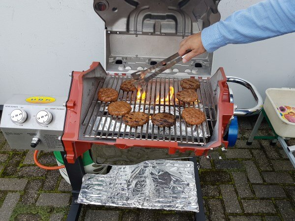 Hot Rod V8 Grill Barbecue