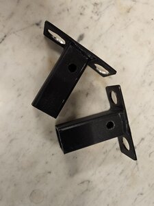 Bumpersteunen vierkant tbv  Ferrari 400 (repro)bumper